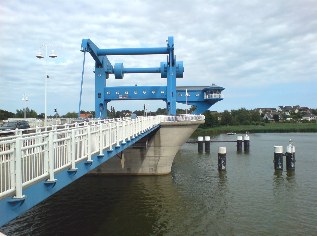 Radweg Berlin - Usedom: Peenebrücke in Wolgast